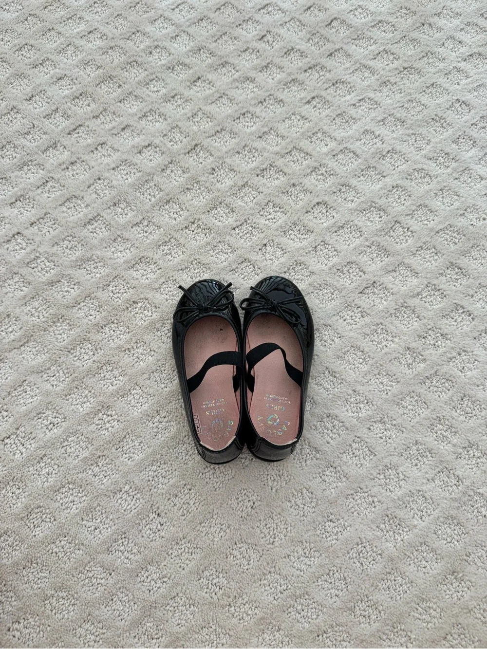 Pablosky Black Patent Leather Girls' Ballet Flats with Bow and Elastic Strap. 11